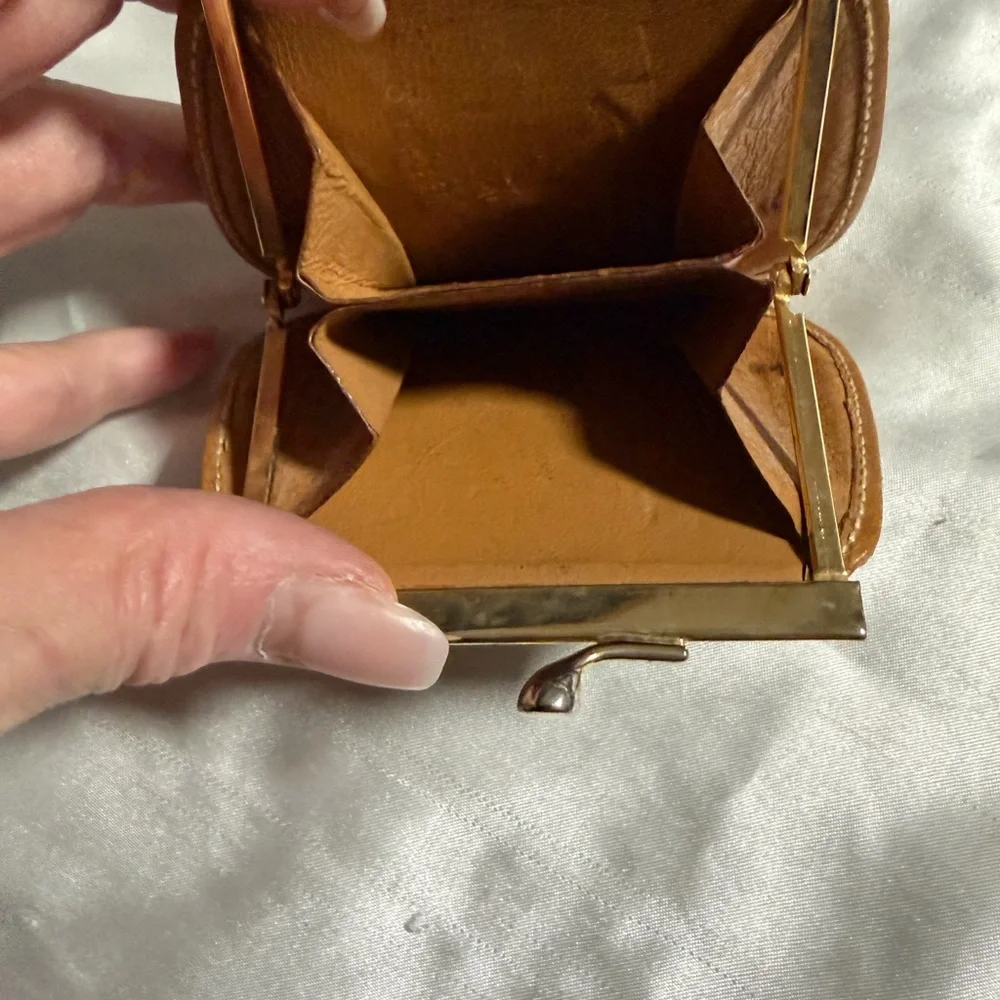 Gucci Brown/Tan GG Monogram Kiss-Lock Coin Purse - Picture 3 of 6